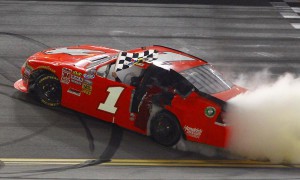 Kurt-Busch-Wins-Nationwide-Race-At-Daytona