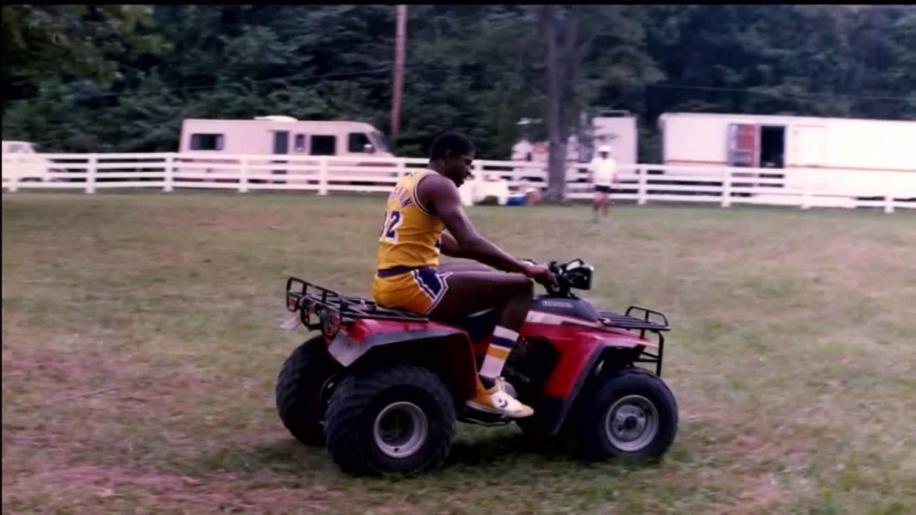 Magic Johnson, en un quad durante el rodaje del anuncio